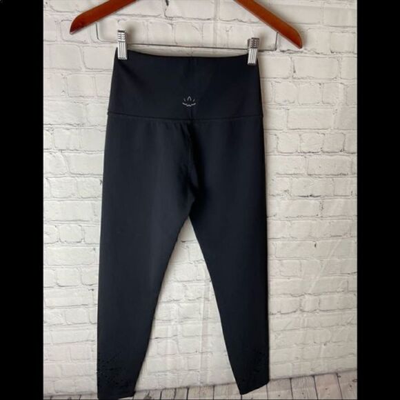 BEYOND YOGA Limited Edition Laser Cut Leggings Small - Picture 8 of 8